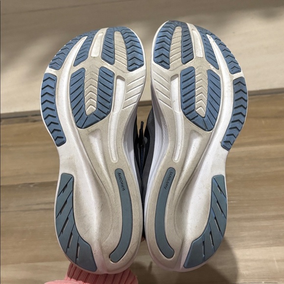 SAUCONY RUNNING SHOES - Picture 4 of 6